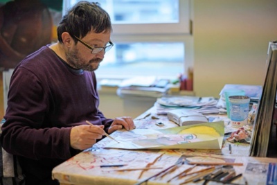 Kunst ist die große Leidenschaft von Thomas Baumgartner. Hier im Atelier der Kunstwerkstatt Lienz