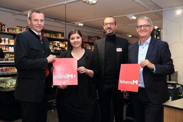 Michael Kluibenschädel, Anna-Maria Mölk (Projektkoordination MPREIS), Peter Paul Mölk (GF MPREIS), Georg Willeit (GF Lebenshilfe Tirol)