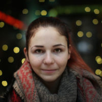 Das Gesicht einer jungen Frau.